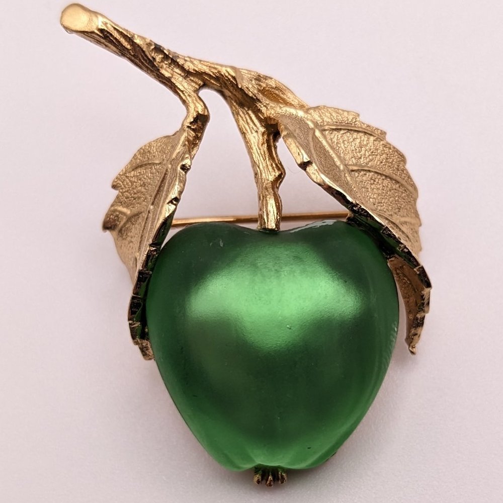 vintage 1970s Napier green apple brooch